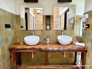 Bathroom Waghoba Eco Lodge © Prachi Joshi