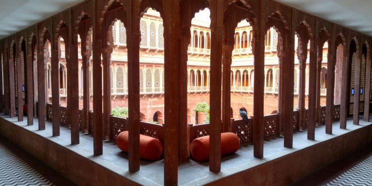 Curved arches and intricate jaalis along the corridors at Narendra Bhawan