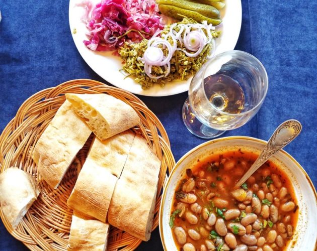 Lobio with bread & pickled vegetables